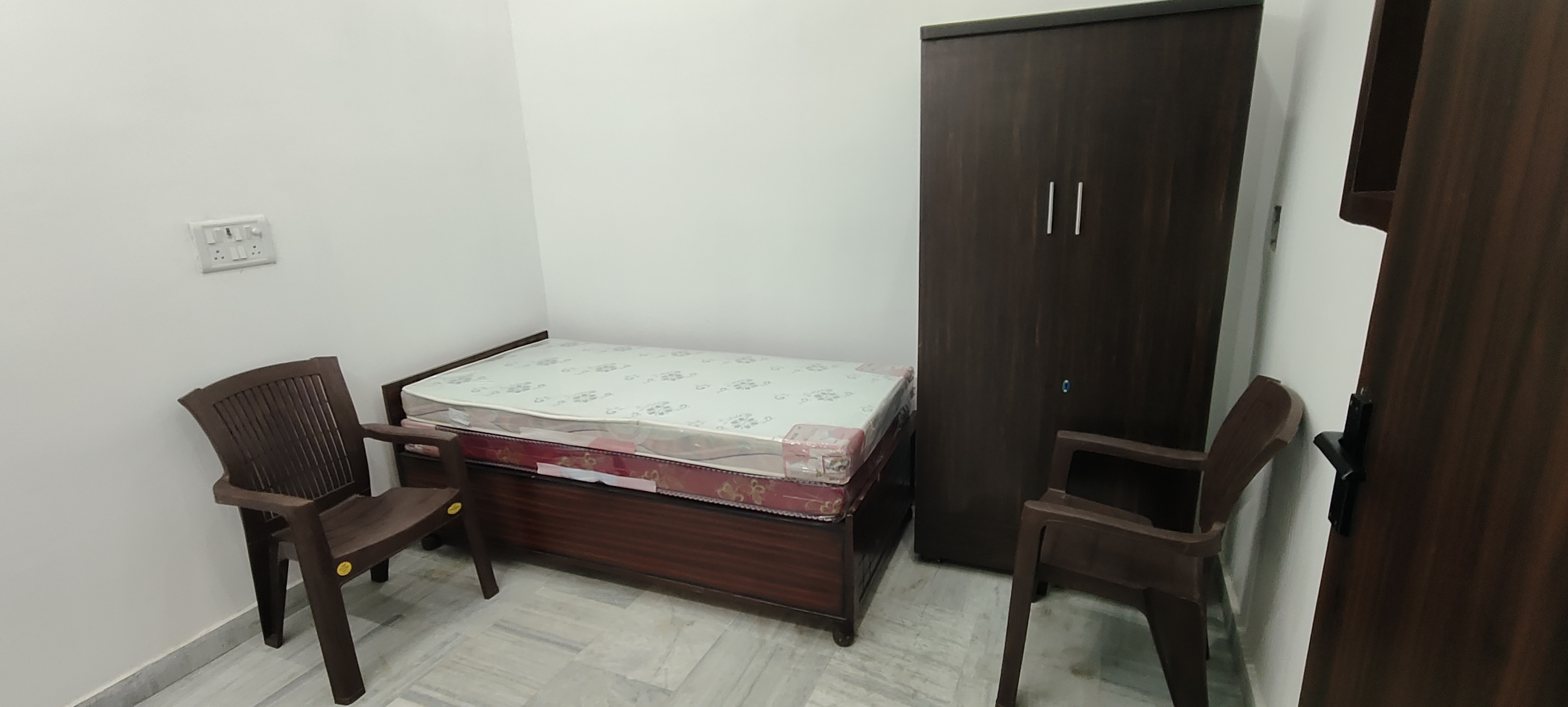 Single sharing room